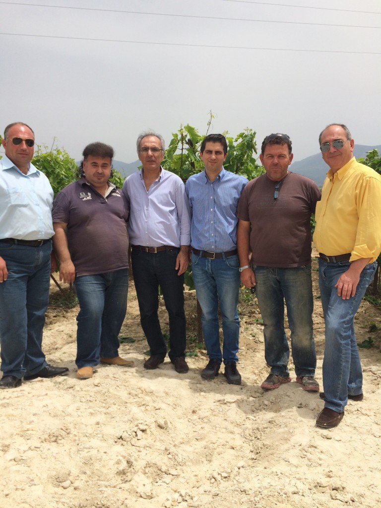 Από αριστερά προς δεξιά: Ηλίας Μάζος Αντιδήμαρχος Νεμέας, Χρήστος Μπουζινέλος Πρόεδρος Κουτσίου, Βασίλης Έξαρχος Πρόεδρος ΕΛΓΑ, Χρίστος Δήμας, Δημήτρης Μαράκος, Άγγελος Παπαγγελόπουλος Αντιπεριφερειάρχης Κορινθίας